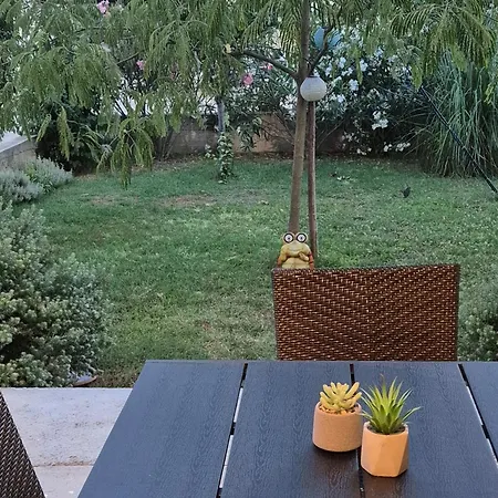شقة Apartman Sveti Filip I Jakov