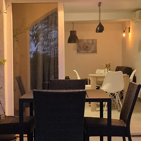 アパート Apartman Sveti Filip I Jakov *