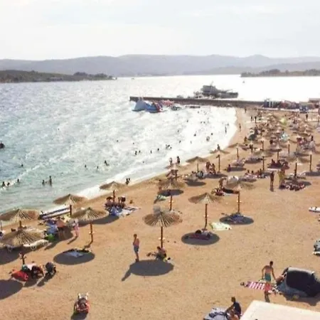 Apartman Sveti Filip I Jakov アパート